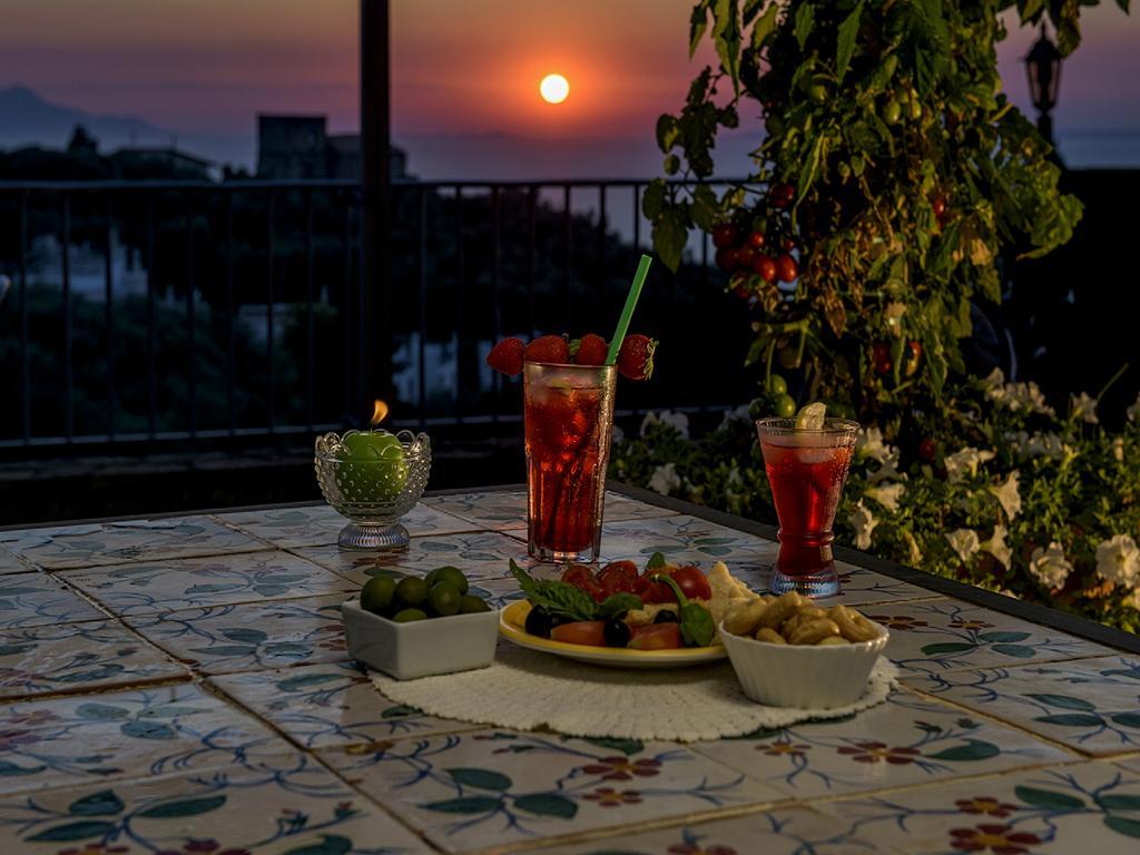 Villa Carolina Sorrento Private Heated Pool And Sea View Exteriör bild