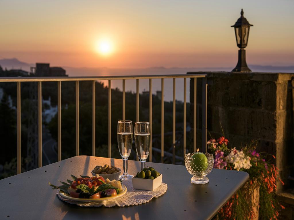 Villa Carolina Sorrento Private Heated Pool And Sea View Rum bild
