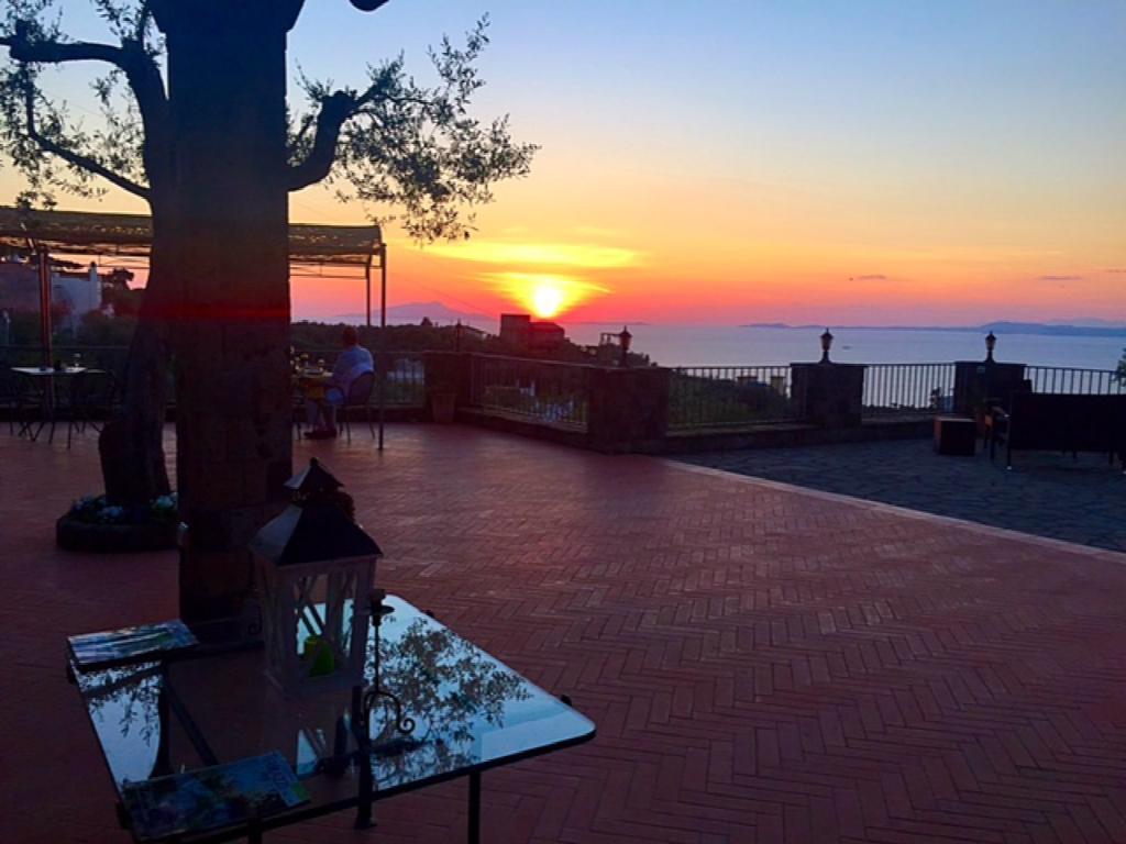 Villa Carolina Sorrento Private Heated Pool And Sea View Exteriör bild